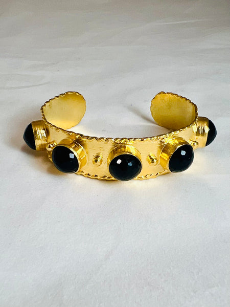 Black dots cuff