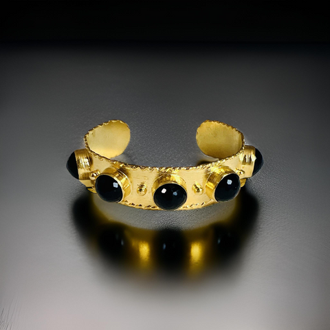 Black dots cuff