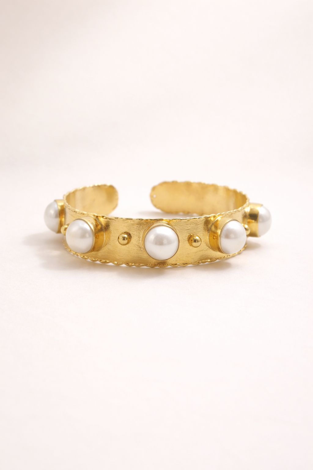Perla Aurea Cuff in Gold