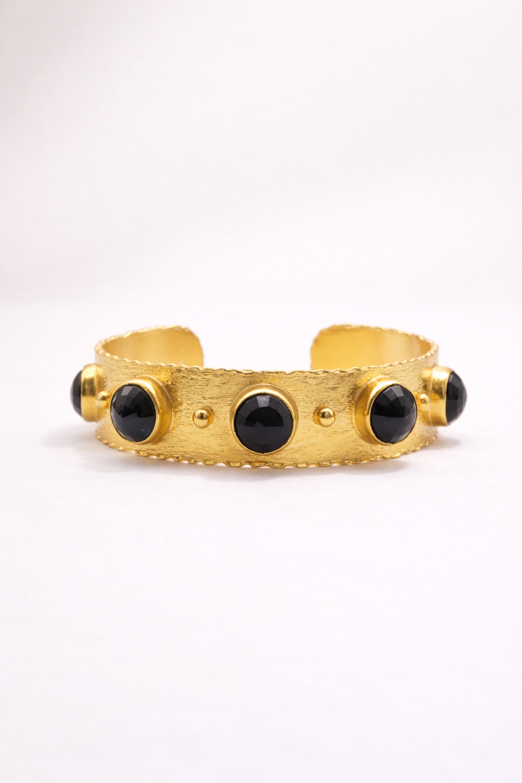 Noir Aurea Cuff in Gold
