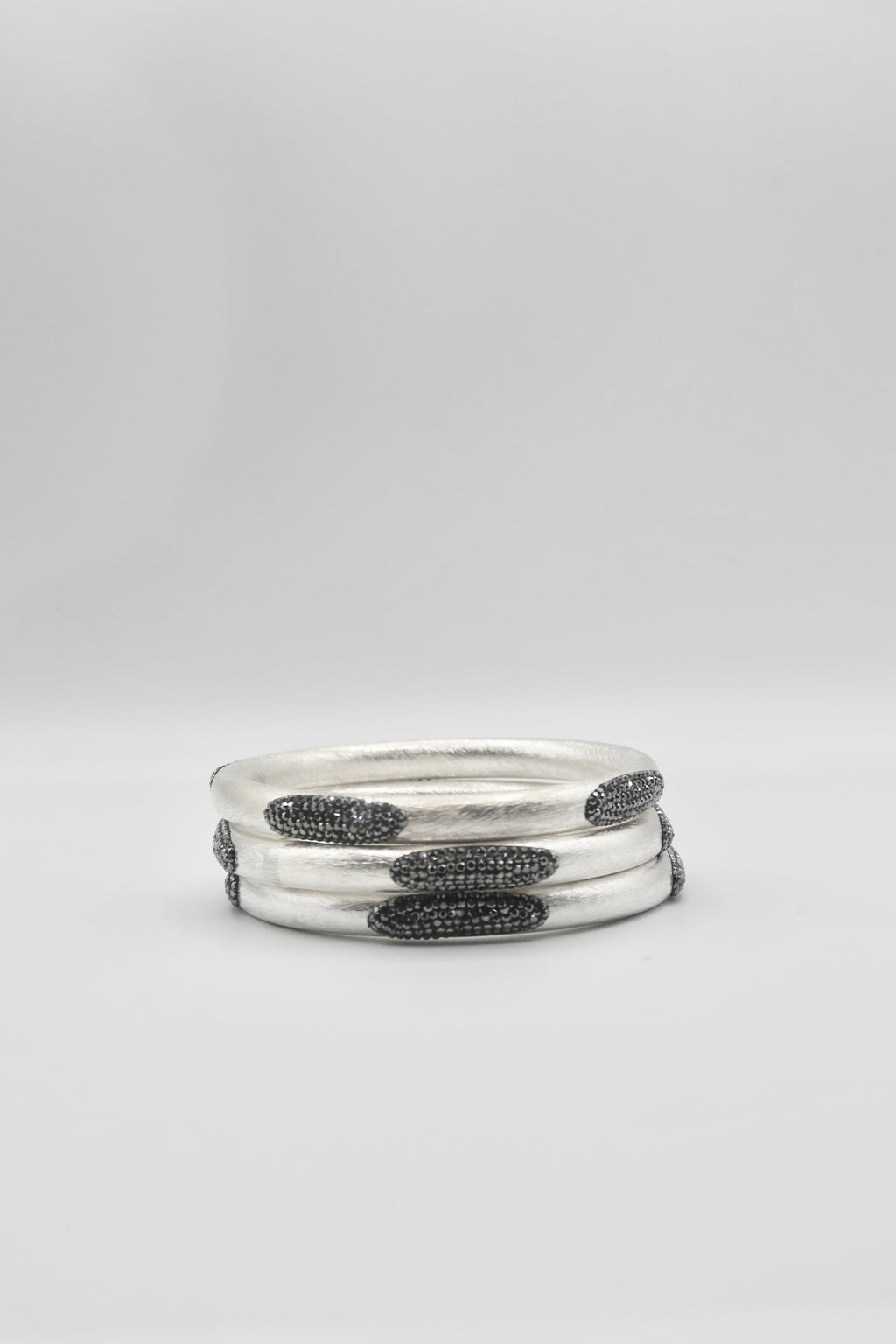 Narin Bangles in Silver with Swarovski Crystals in Black