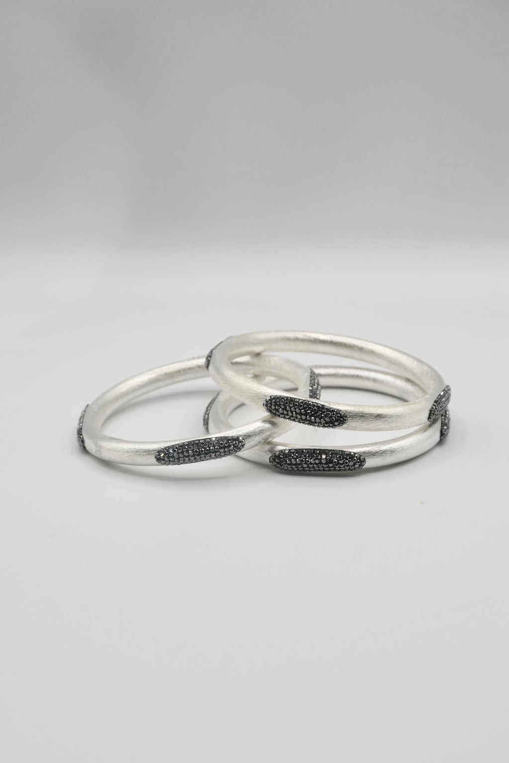 Narin Bangles in Silver with Swarovski Crystals in Black