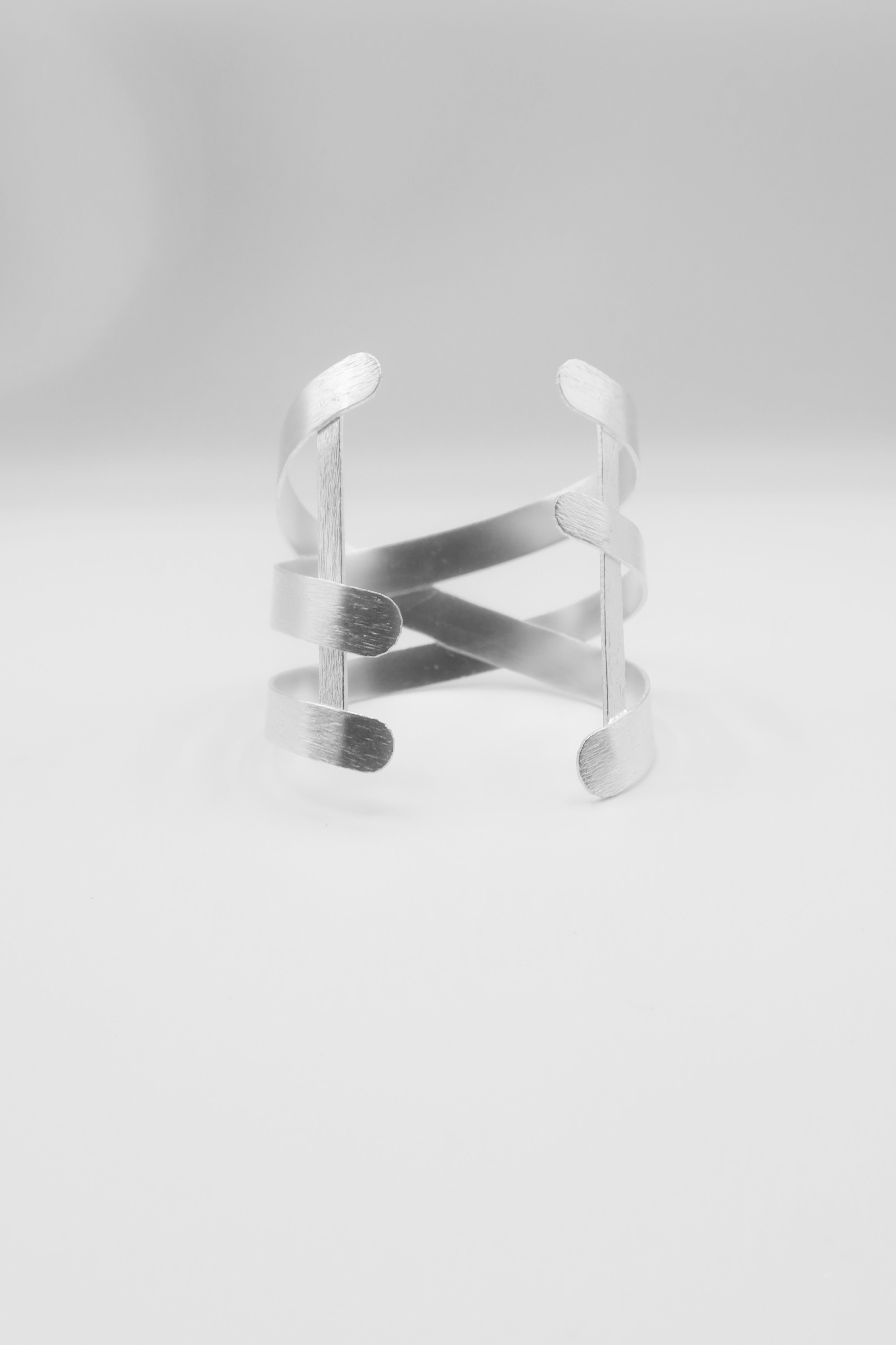Linea Twist Cuff in Silver