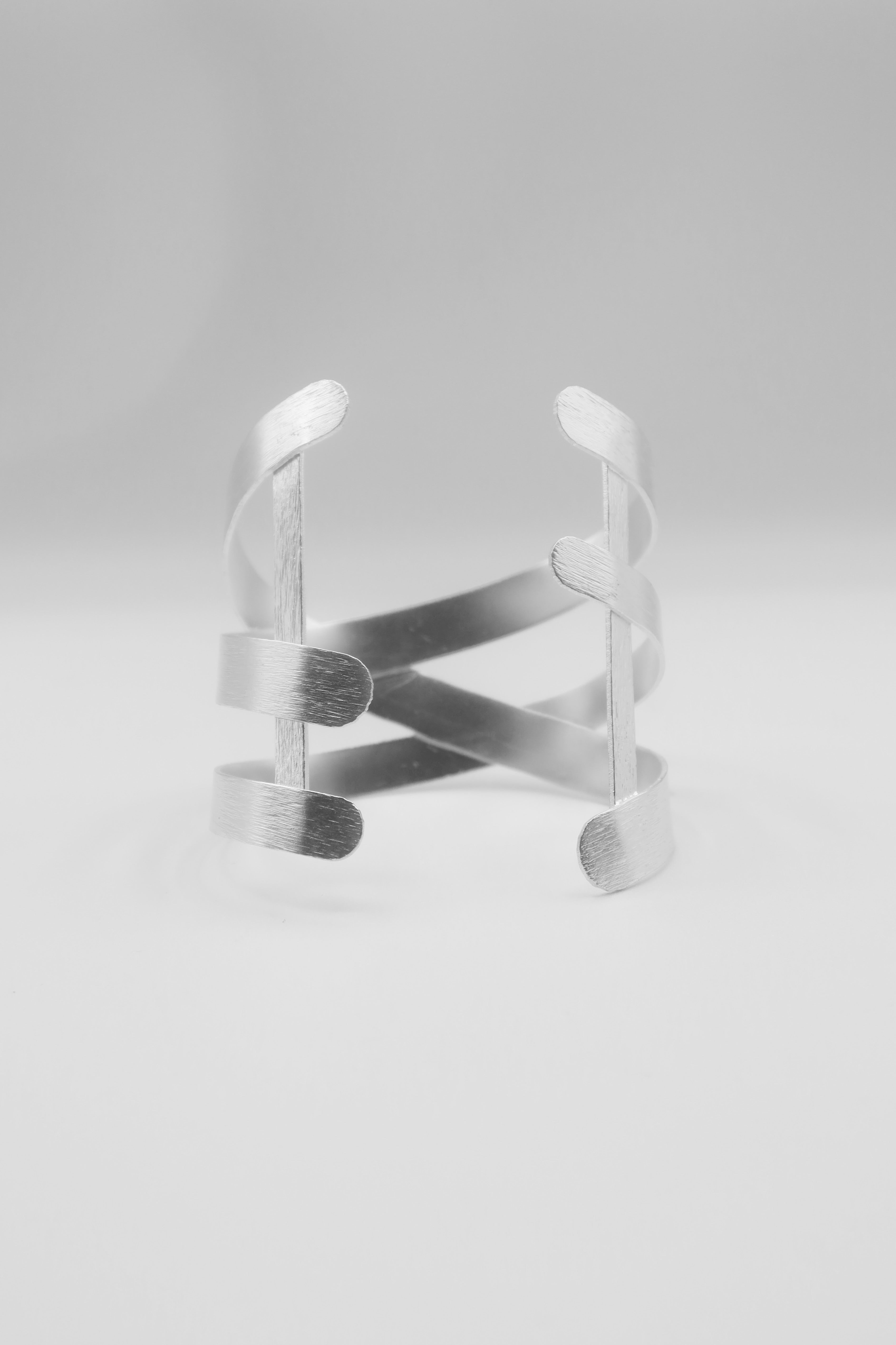 Linea Twist Cuff in Silver