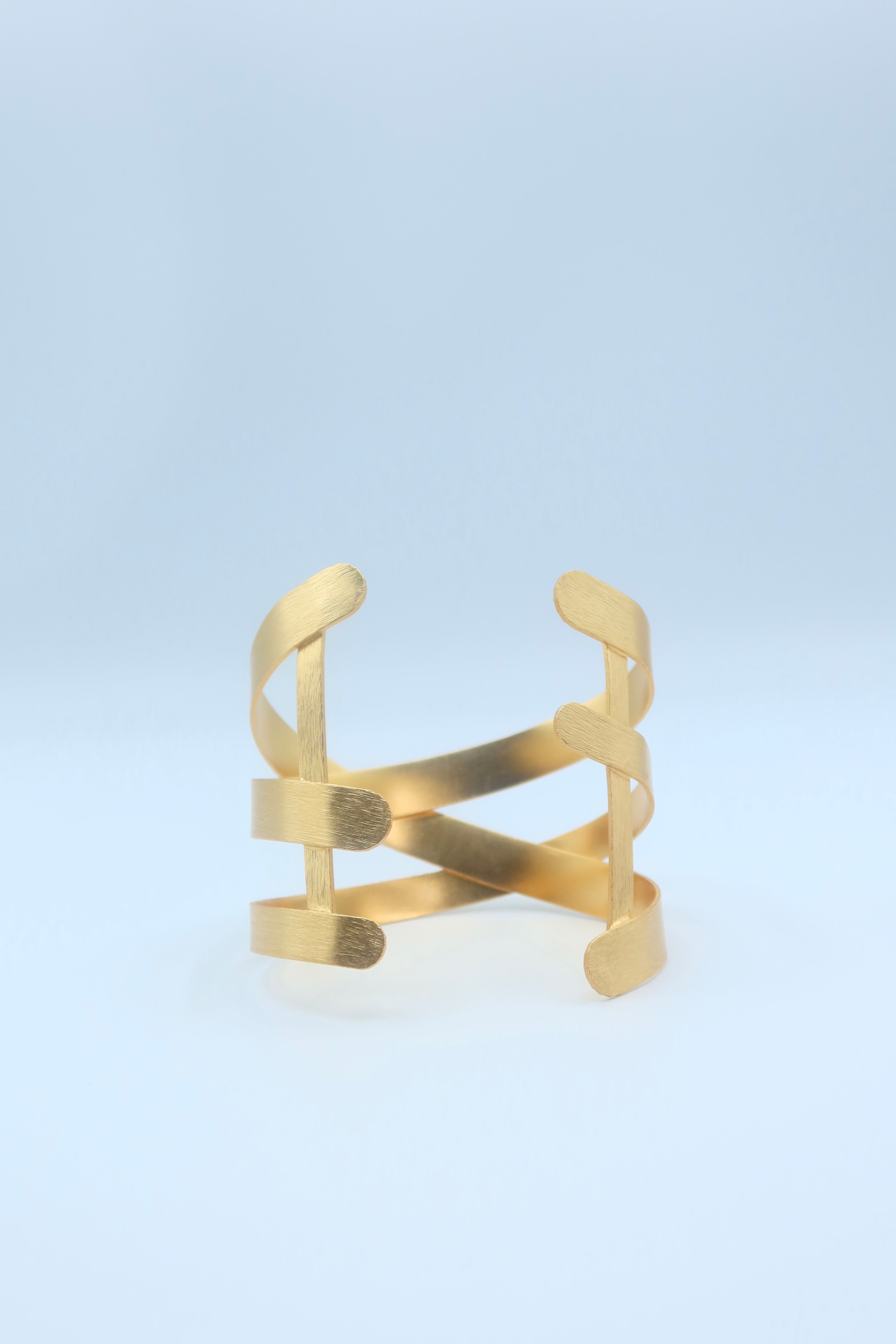 Linea Twist Cuff in Gold