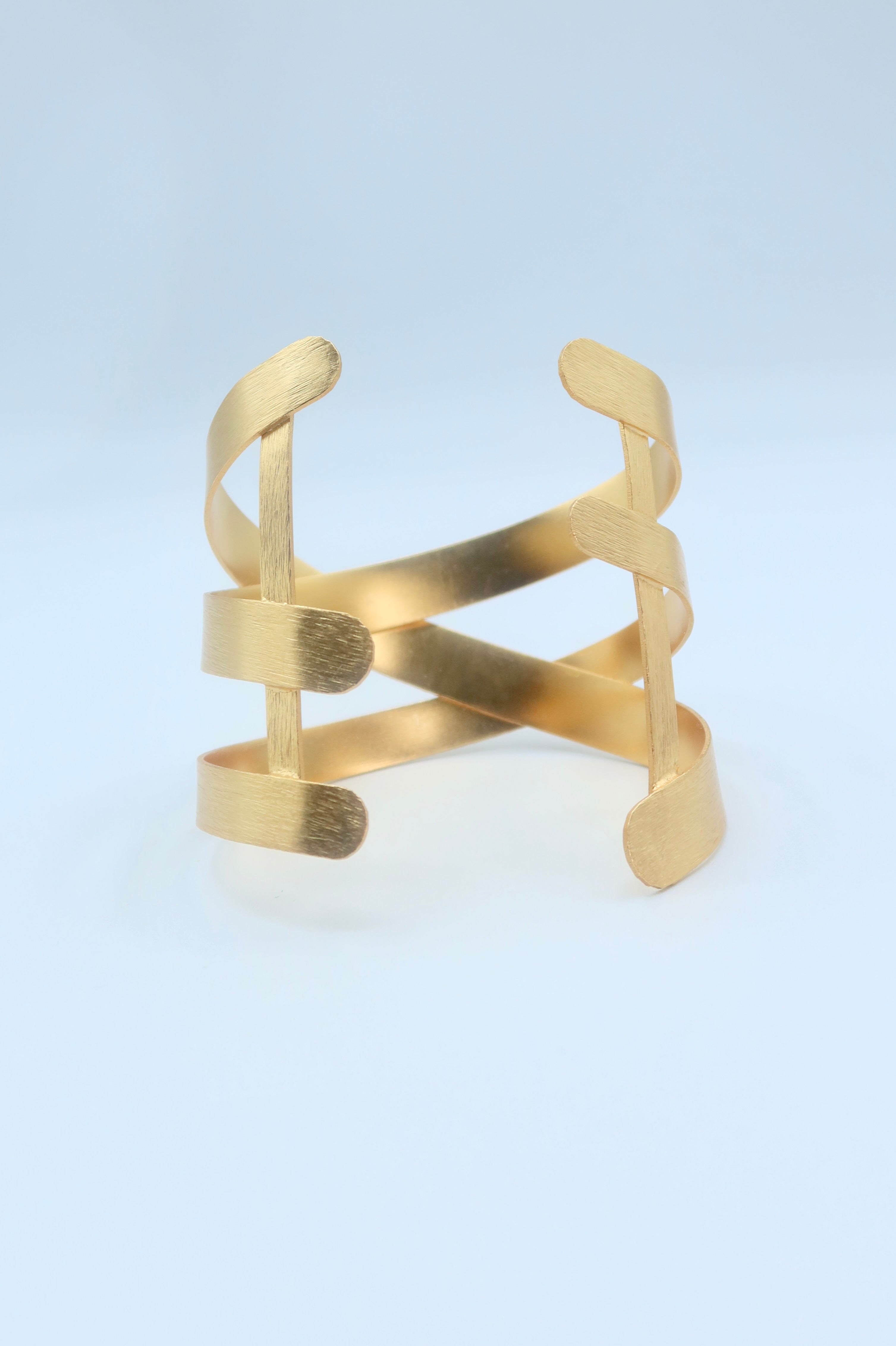 Linea Twist Cuff in Gold