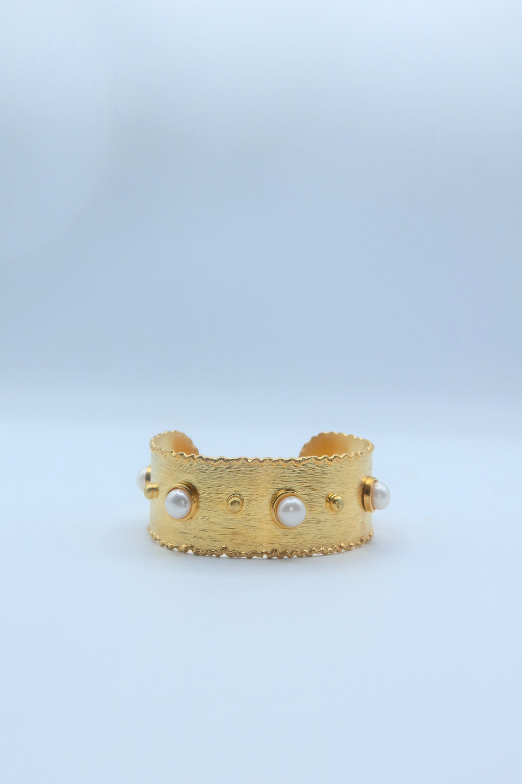Pearla Aurea Cuff in Gold