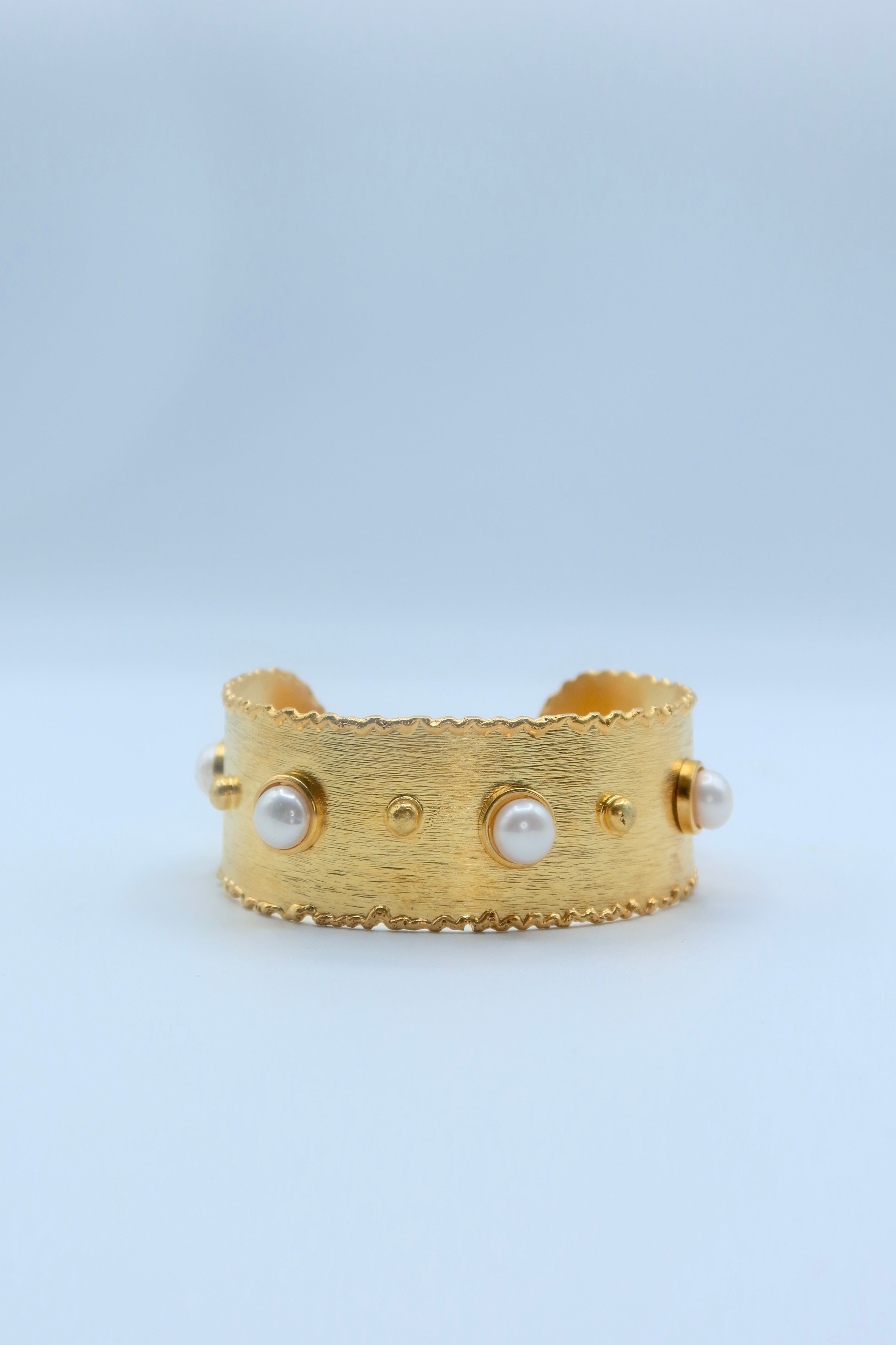 Pearla Aurea Cuff in Gold