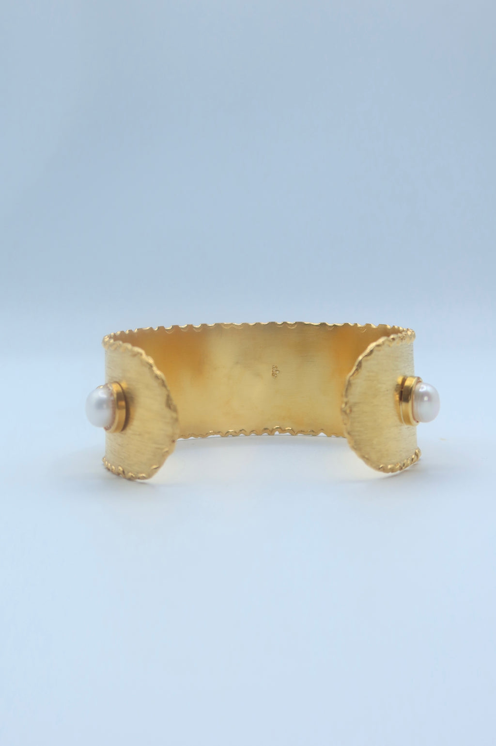 Pearla Aurea Cuff in Gold