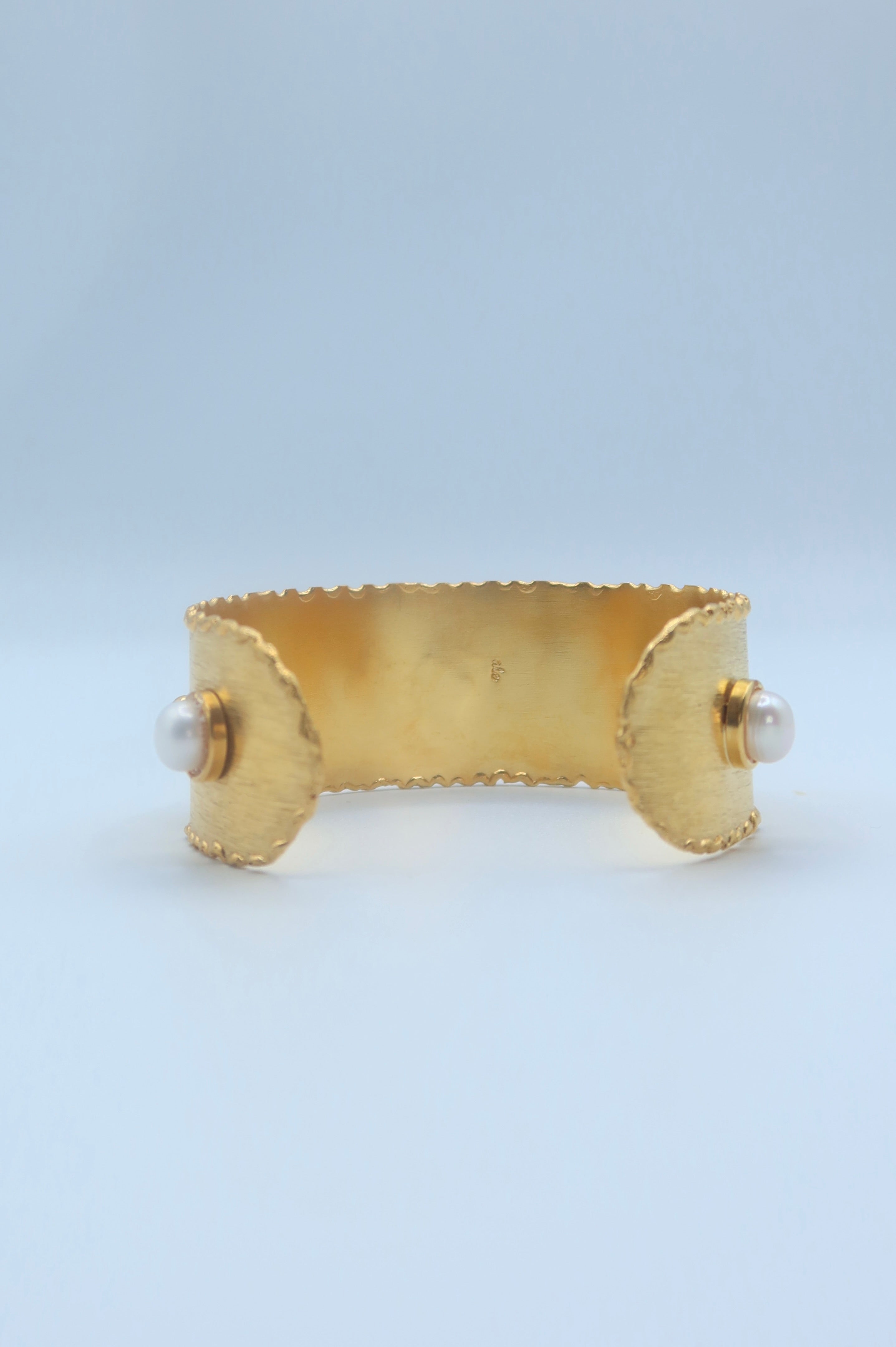 Pearla Aurea Cuff in Gold