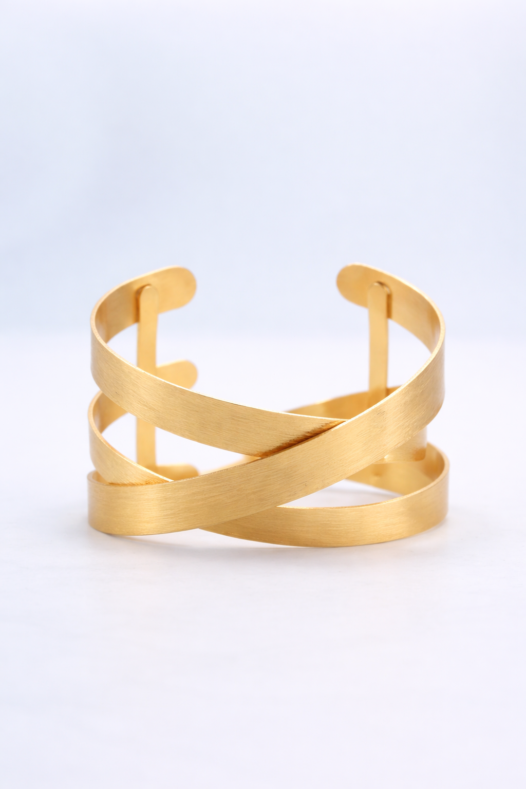 Linea Twist Cuff in Gold
