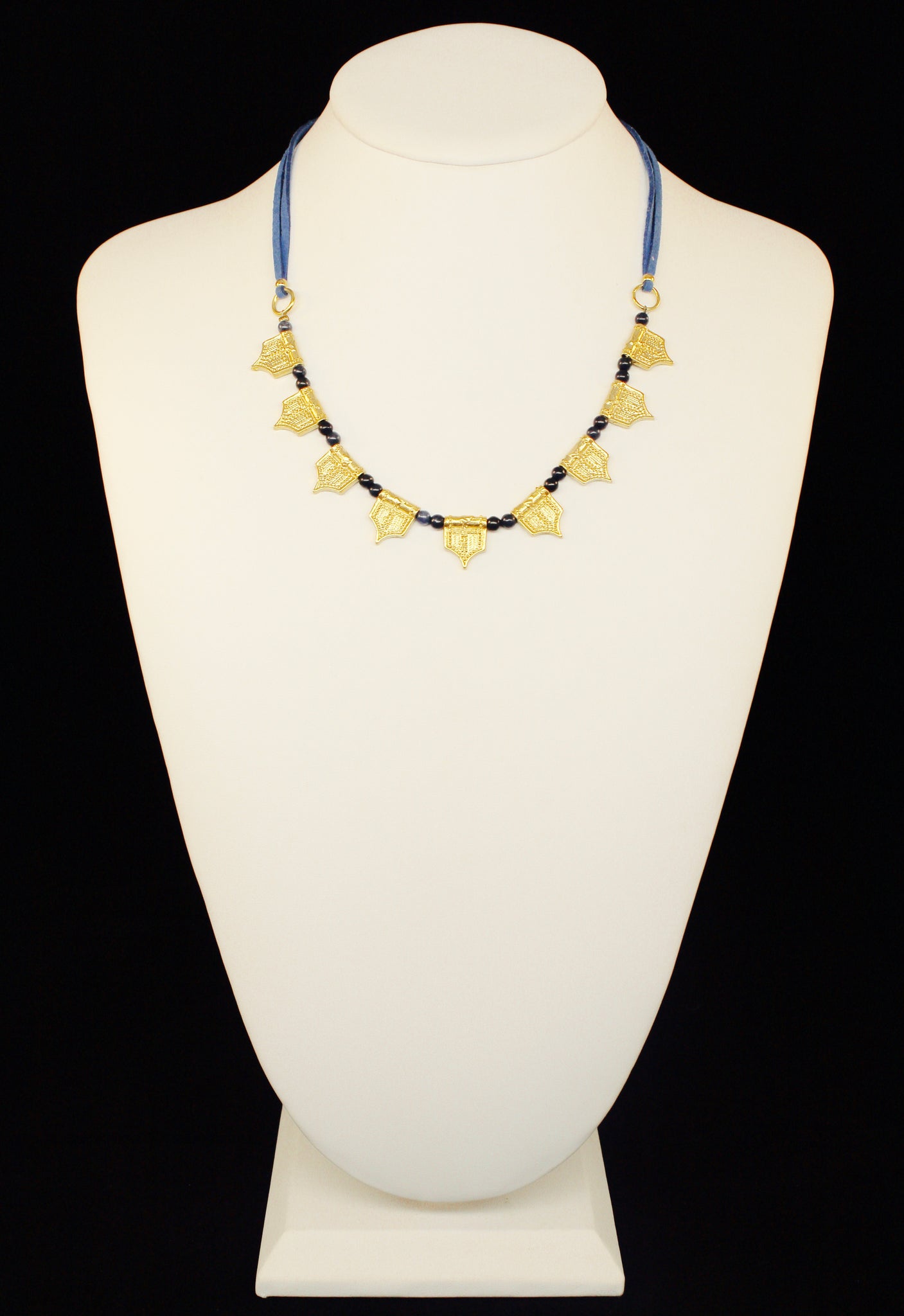 LEATHER CHOKER WITH GOLD FLAGS