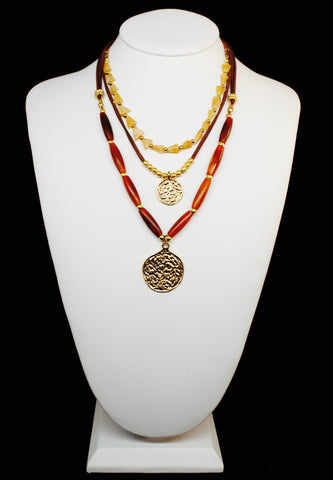 LAYERING NECKLACE WITH HAMMERED MEDALLION
