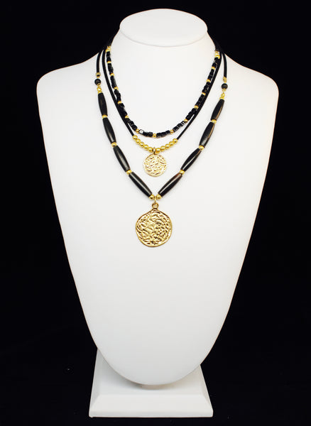 LAYERING NECKLACE WITH HAMMERED MEDALLION